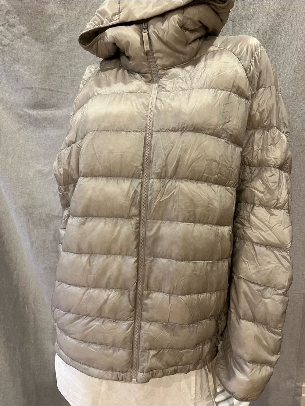 Uniqlo Ultra Light Down Puffer Jacket in Taupe Beige XL